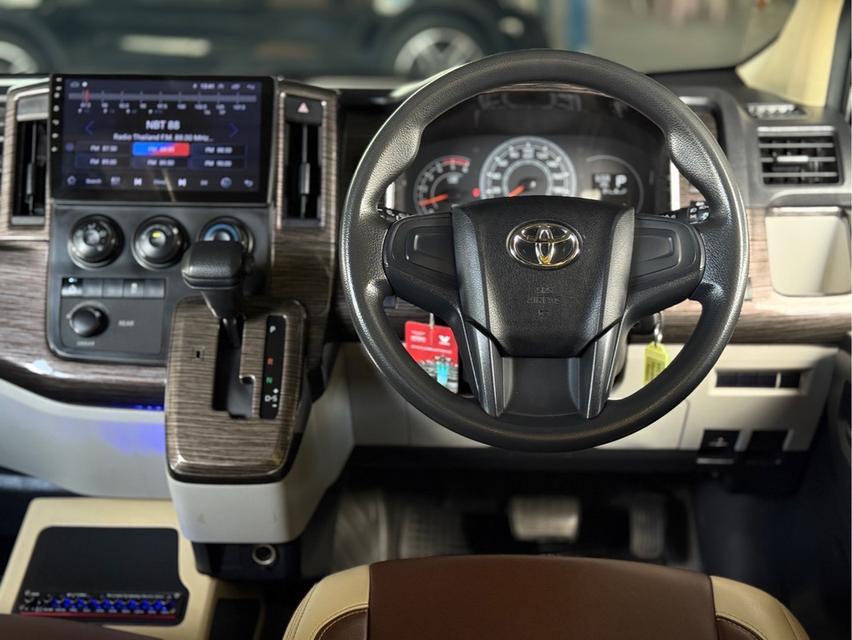 ปี 2019 TOYOTA COMMUTER, 2.8 โฉม ปี19-ปัจจุบัน สีขาว เครื่องยนต์ 2.8 ดีเซล เกียร์ออโต้ Vip แสงสีเสียงเต็ม 17