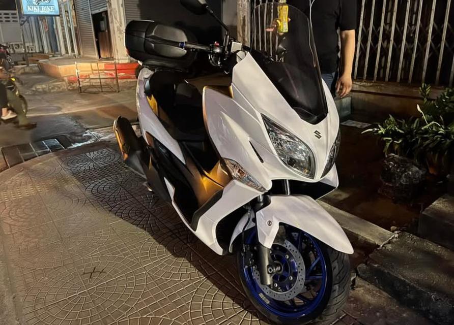 ปล่อยรถ Suzuki Burgman 400 3