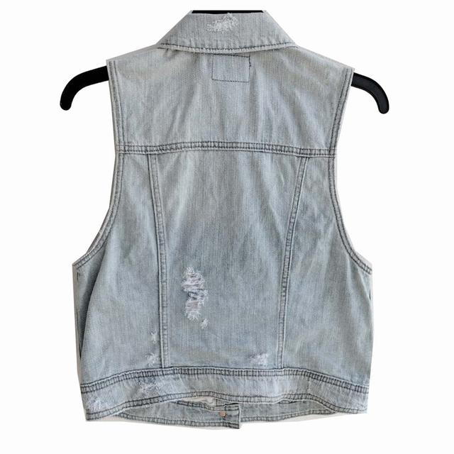 American Eagle กั๊กยีนส์ ทรงเท่มาก ลายผ้าชัดสุด แต่งขาดเท่ ๆ มีกระเป๋าอก+ข้าง ผ้านุ่มใส่สบาย พร้อมส่ง ไม่ต้องรอ