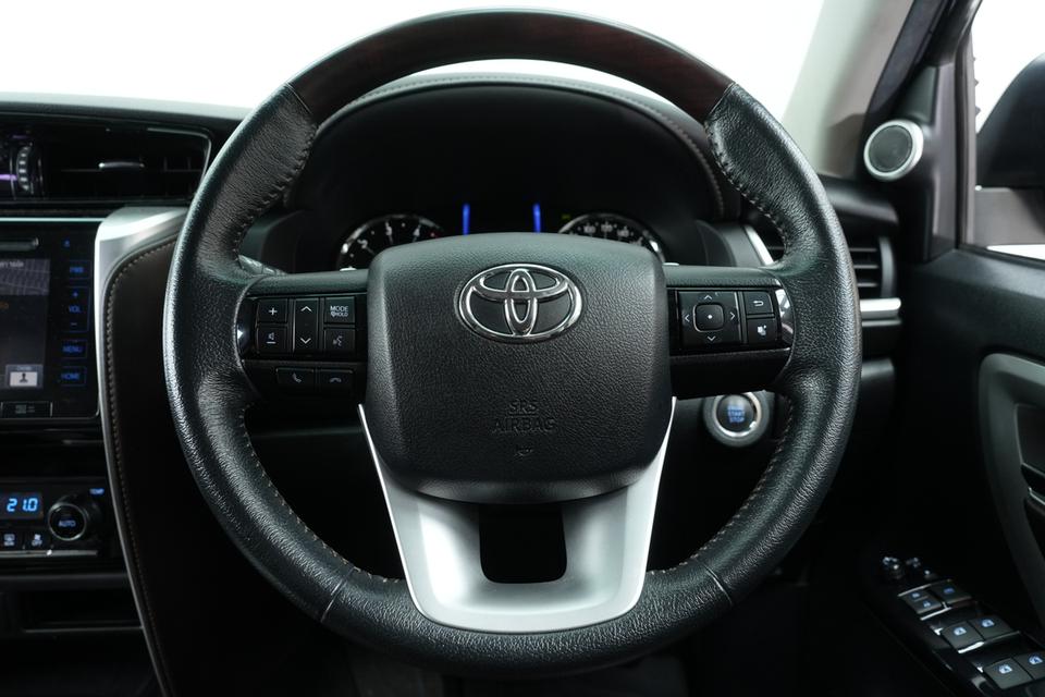 2020 TOYOTA FORTUNER 2.4 V 2WD SUV สีดำ เลขไมล์ 85055 กม. 10