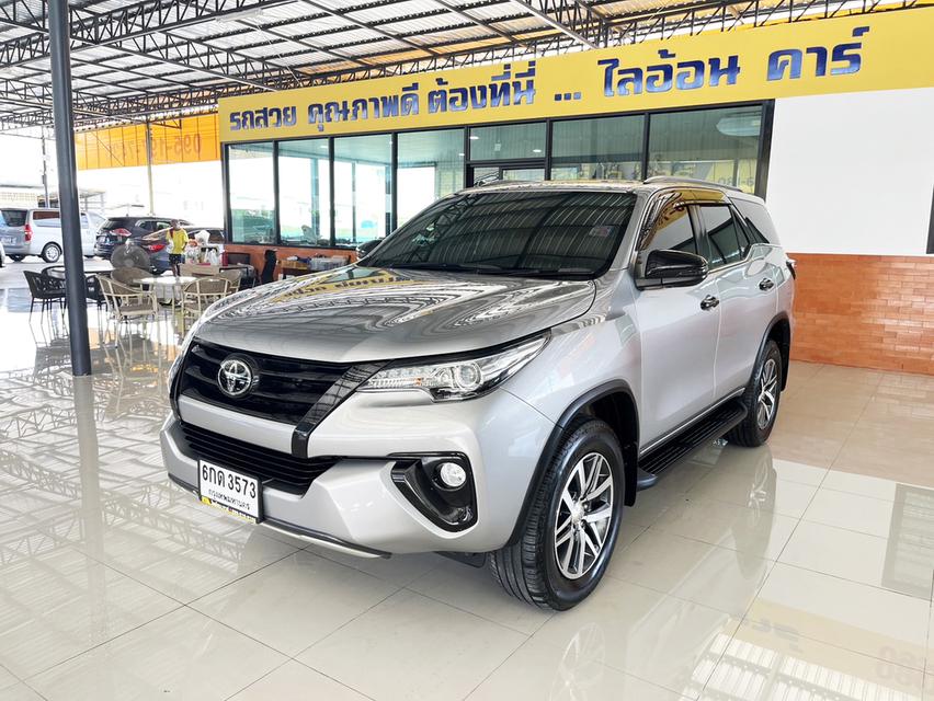  Toyota Fortuner 2.8 V (ปี 2017) SUV AT - 4WD รถสวย สภาพดี ไมล์น้อย ราคาถูก ฟรีดาวน์ รถครอบครัว 7 ที่นั่ง