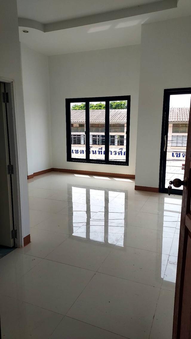 อาคารพาณิชย์ 2 ชั้น ด้านหน้ากว้าง 2 คูหา 2 ห้องนอน 3 ห้องน้ำ 1 ห้องครัว 6