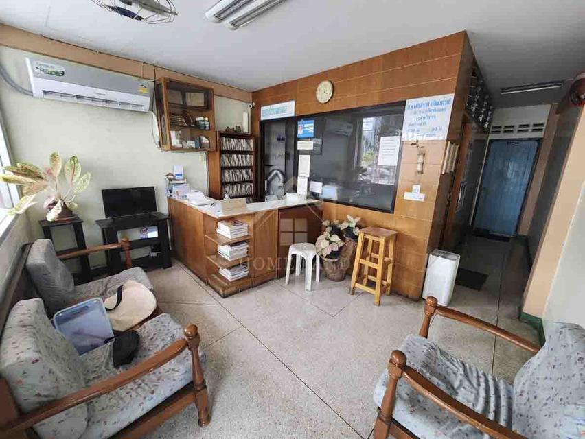 อาคารพาณิชย์ 4.5 ชั้น อ่อนนุช 60 ติดถนนใหญ่ ใกล้รถไฟฟ้า มีที่จอดรถ 2