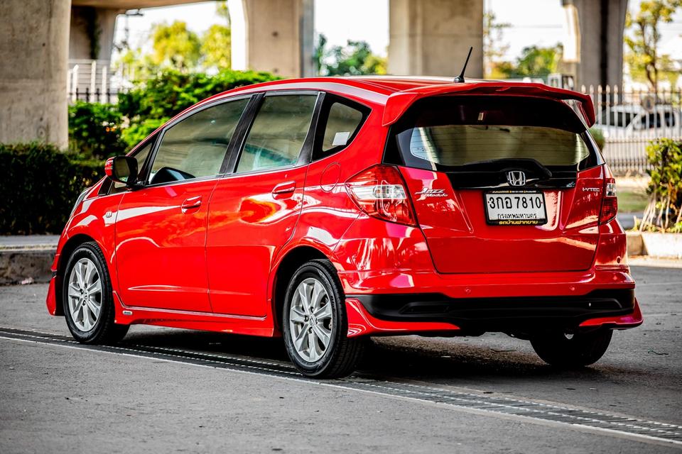 Honda Jazz 1.5 V ปี 2014 Auto สีแดง สวยสภาพดี 7