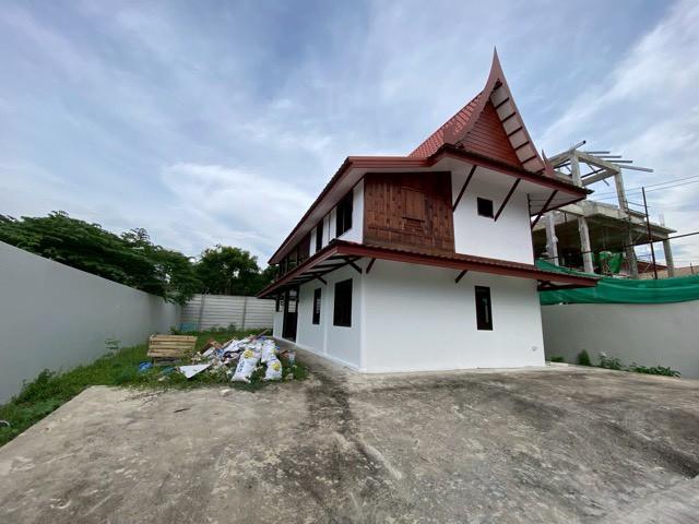 ให้เช่าบ้านเดี่ยวสร้างใหม่ 2 ชั้น เนื้อที่ 100 ตารางวา ซอยลาดพร้าว 101 เหมาะอยู่อาศัยและทำสำนักงาน จอดรถได้ 4คัน ใกล้รถไฟฟ้าสายสีเหลือง สถานีลาดพร้าว 6