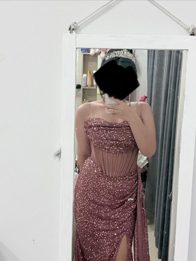 ชุดงานพรอม/ขุดราตรี กลิ่นใหม่ยังอยู่ แถมมงกุฎ รูปที่ 3