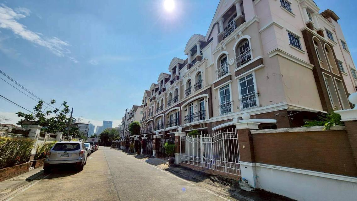 ขายด่วน ทาวน์โฮม 4 ชั้น หมู่บ้านอรุณพัฒน์ สาธุประดิษฐ์-พระราม 3 "บ้านสภาพดี ไม่ทรุด ไม่ร้าว ทำเลศักยภาพ ใกล้ Central พระราม 3" 7 ห้องนอ 4 ห้องน้ำ 5