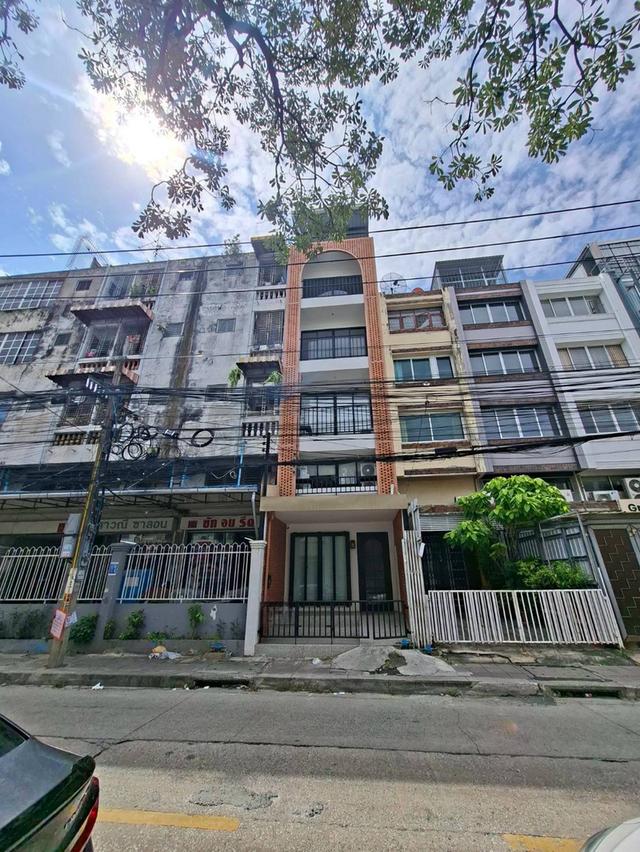 ขายตึกแถว รีโนเวทใหม่ 5 ชั้น + ดาดฟ้า ปากซอยปรีดีพนมยงค์ 26 (N.2362) 1