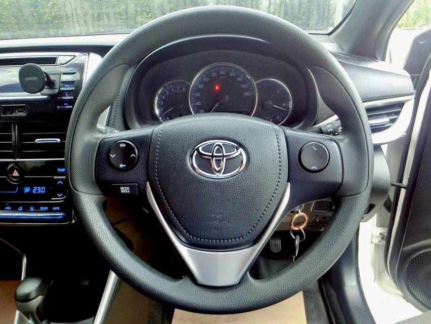 TOYOTA YARIS Ativ 1.2 E Hatchback สีขาว ปี 2018 9