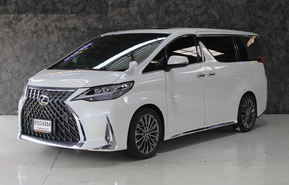 รหัสรถ JRS1984 Toyota Vellfire 30 ปี 2017 สีขาว กับชุดแต่ง 1:1 เป็น Lexus LM 20