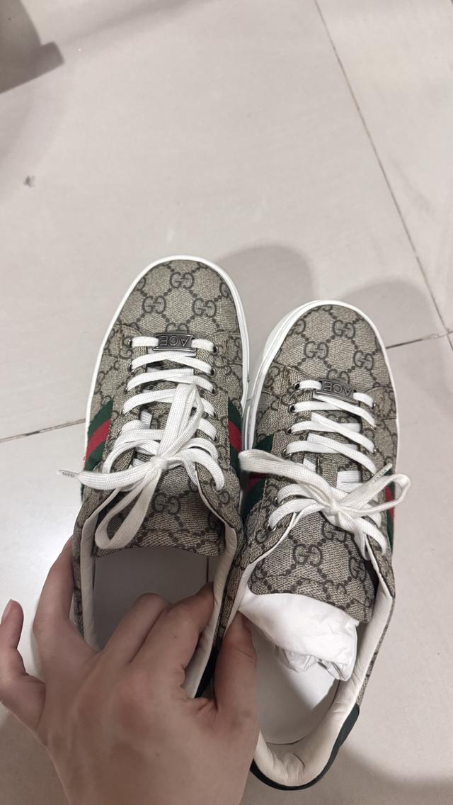 รองเท้า Gucci แท้ สภาพ100% ไม่มีตำหนิ มีกล่องอุปกรณ์ครบ รูปที่ 2