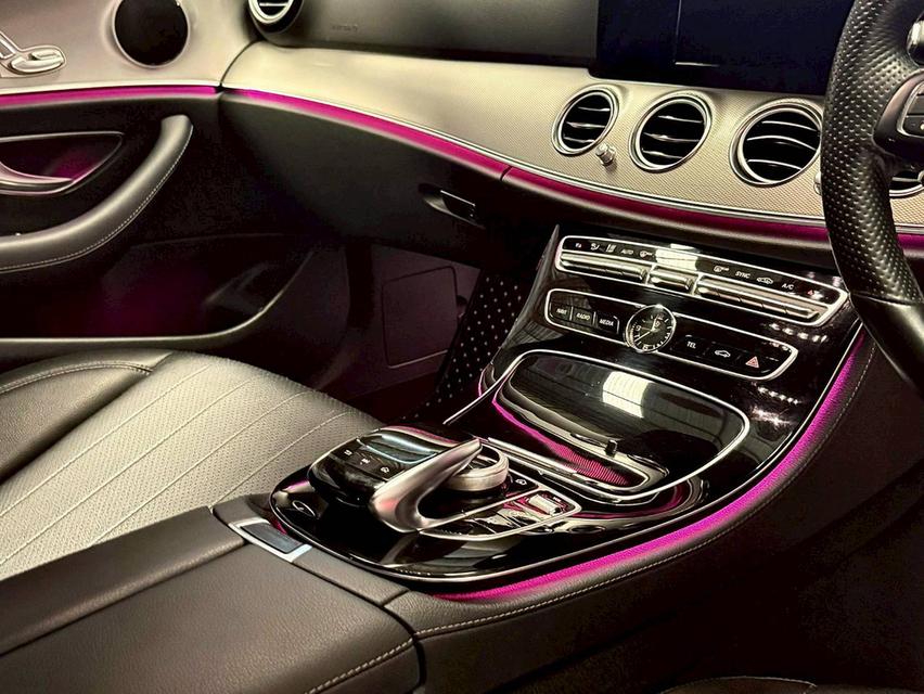 Mercedes-Benz E220d Avantgarde W213 ปี 2017 10