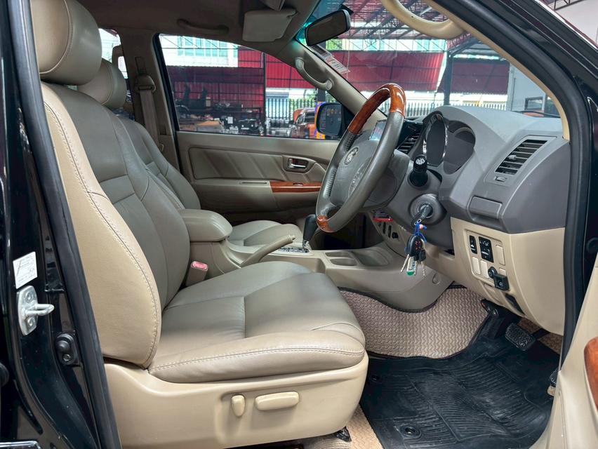 TOYOTA FORTUNER 2.7 V ปี 2011 15