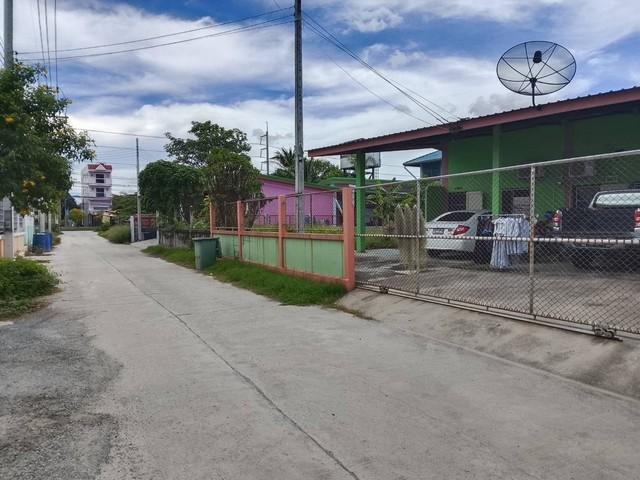 ขายหอพักพานทองชลบุรี ขายหอพัก 3 ห้อง ถนนสุขประยูร หนองตำลึง พานทอง ชลบุรี เนื้อที่ 86 ตรว. ห้องพัก3ห้องห้องละ3000 6