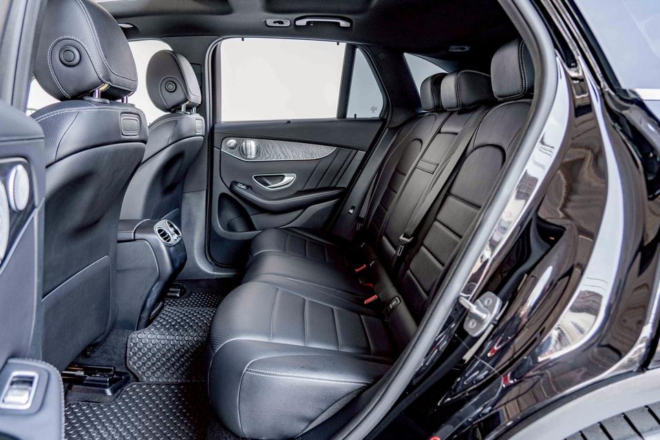 รหัสรถ NP160 รุ่นรถ : BENZ GLC250D AMG DYNAMIC 4MATICปีรถ : 2018 14