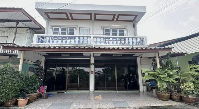 ขายบ้าน2ชั้นติดทะเลอยู่ห่างหาดประมาณ100เมตร(โรงโป๊ะฝั่งทะเล)เนื้อที่ 34 ตรว. 2ห้องนอน 2ห้องน้ำ ซอยบางละมุง6กับซอย8 จ.ชลบุรี 1