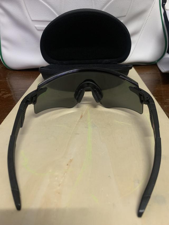 แว่น Oakley สีดำล้วน
