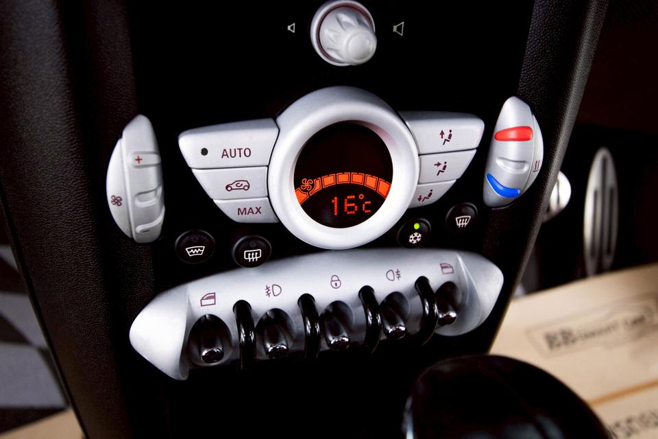 MINI COOPER 1.6 S HATCHBACK  2010  12