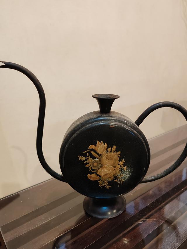 Vintage black teapot กาน้ำโลหะสีดำ