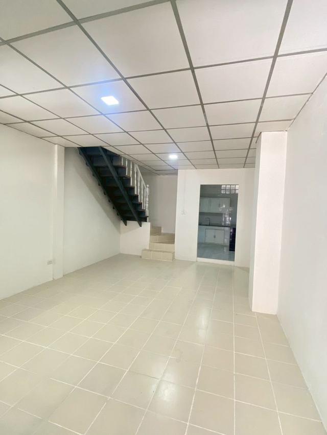 ขาย :ทาวน์เฮาส์ 2 ชั้น, เนื้อที่ 16 ตรว. หมู่บ้านเลิศอุบล วัชรพล ถนนร่วมมิตรพัฒนา แขวงท่าแร้ง เขตบางเขน จังหวัดกรุงเทพมหานคร ( 3