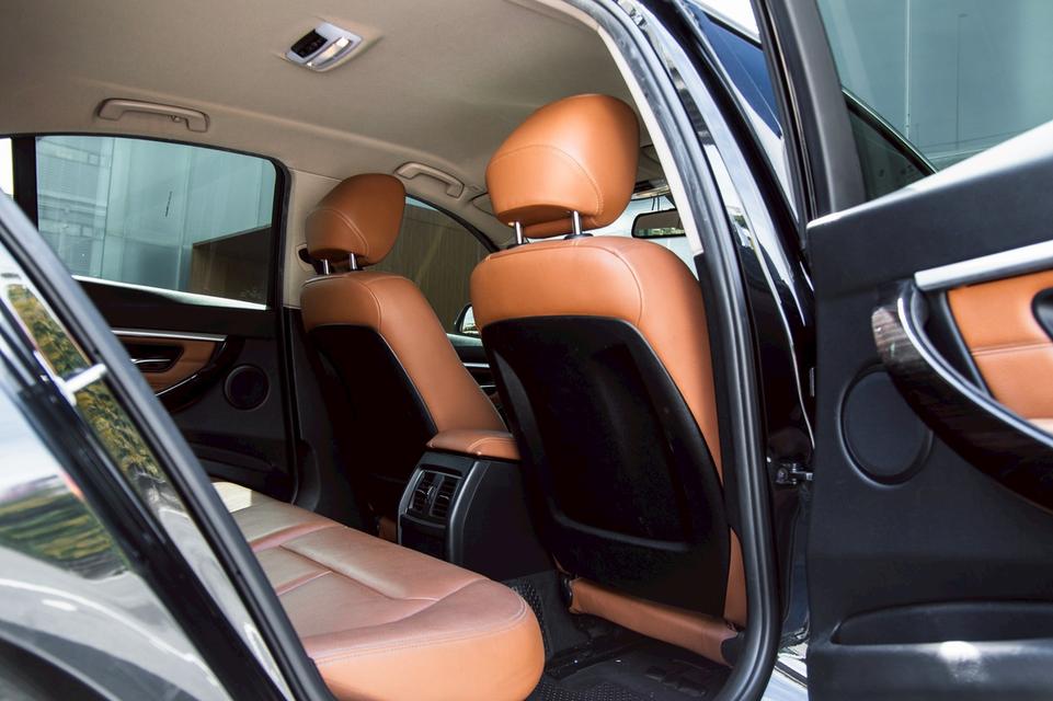 BMW 320d Luxury ปี 2017 ไมล์ 19x,xxx 12