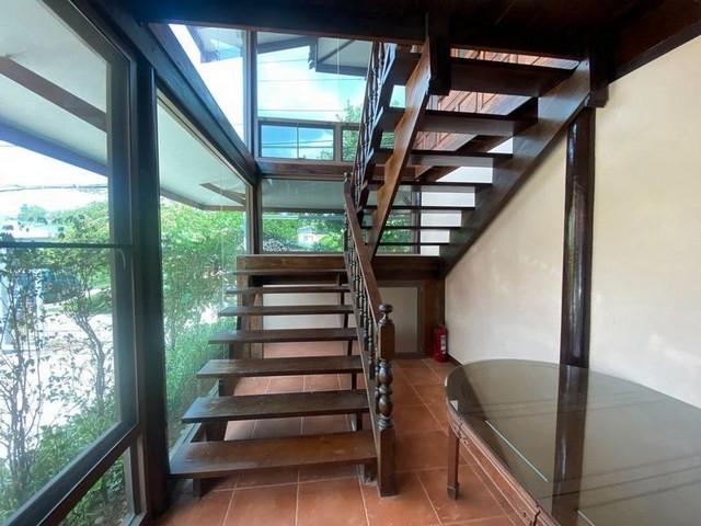 ให้เช่าบ้านบ้านเรือนไทยโมเดินท์ ซอยรามคำแหง 16 เนื้อที่ 200 วา มีบ้าน 2 หลัง จอดรถได้ 12 คัน จดทะเบียนบริษัทได้  5