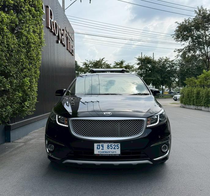 KIA GRAND CARNIVAL EX CRDI 2017 จด18 สีดำ ภายในสีเบจ รถมือเดียวตั้งแต่ป้ายแดง