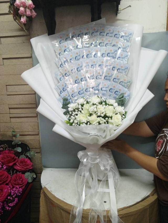 ช่อแบงค์พร้อมดอกไม้สด จัดส่งให้ฟรีตลอด24ชม. ส่งห้วยขวาง ประชาสงเคราะห์ ดินแดง ถนนสุทธิสารวินิจฉัย อินทรามระ ประดิพัทธ์ สะพานควาย สนามเป้า พระราม6 รูปที่ 7