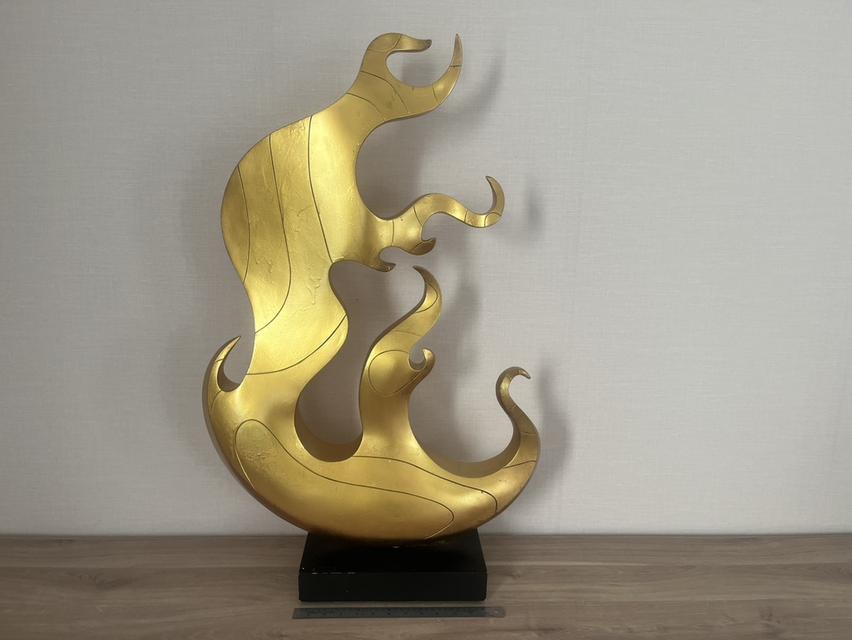 งานศิลปะรูปเรือสำเภาทองเรซิ้นแห่งความมั่งคั่ง