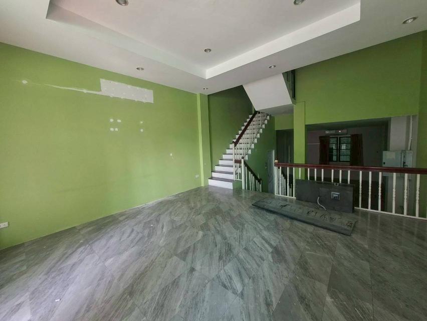 ให้เช่าทาวน์โฮม 4 ชั้น+ดาดฟ้า ในเอกมัย ใกล้ดองกี้มอลล์ทองหล่อ-เอกมัย (N.1826) 2