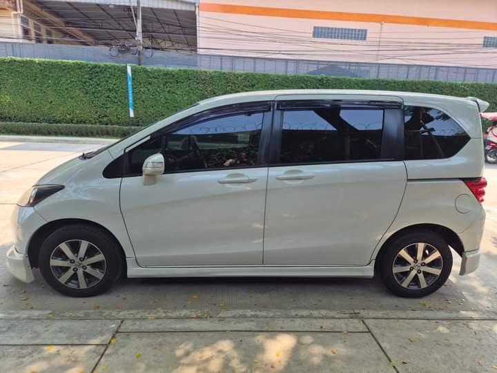 Honda Freed ปี 2011 4