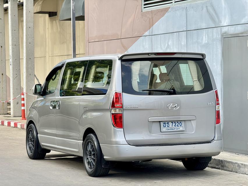 Hyundai H1 2.5 Deluxe AT ปี 2010