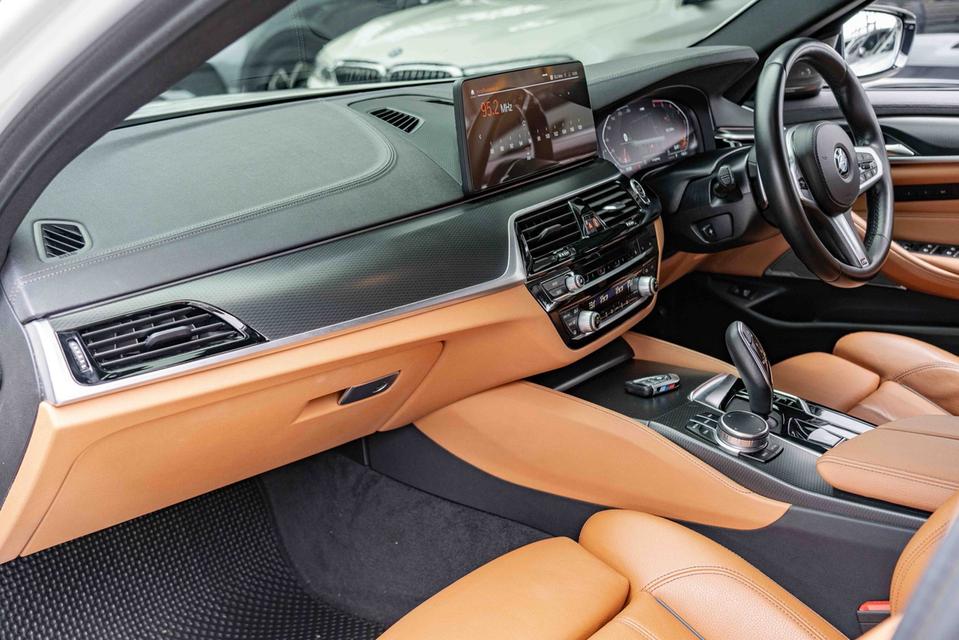 รหัสรถ NP6878 รุ่นรถ : BMW 520d M SPORT LCIปีรถ : 2022 รูปที่ 12