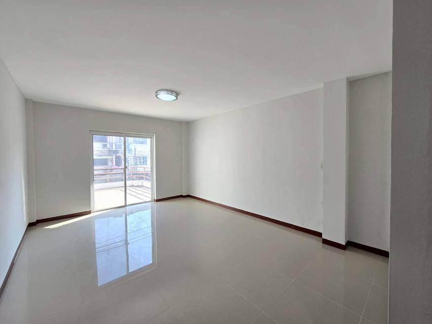 ขายทาวน์โฮม 4 ชั้น รีโนเวทใหม่ ใกล้รถไฟฟ้า สายสีชมพู มีนบุรี (N.1966) 4