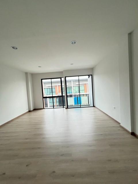 ขายโฮมออฟฟิศ 4 ชั้น 240 ตรม. โครงการ Premium Place MIX นวมินทร์ ใกล้ BTS คู้บอน 4