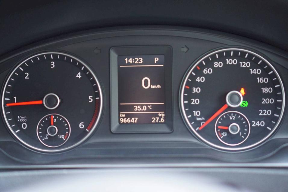 Volkswagen Caravelle T5 Minor Change 2015 สีน้ำตาล รถประวัติครบ รูปที่ 8