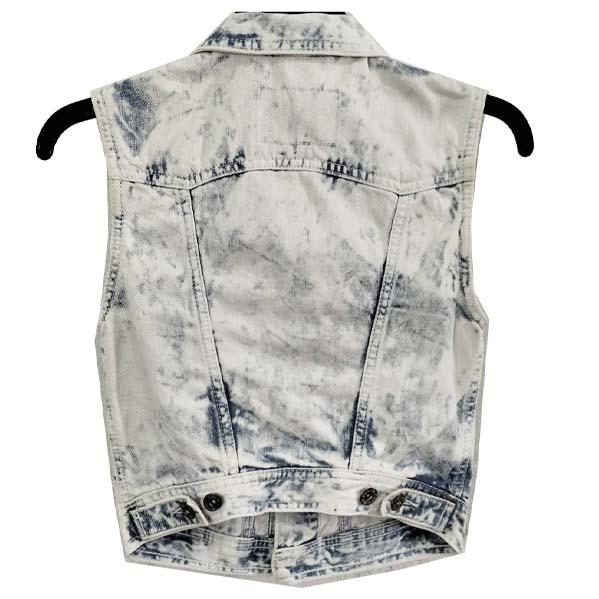 H&M กั๊กยีนส์ สีซีด ฟอกสวยมาก ลายผ้าชัดไม่ซ้ำใคร มีกระเป๋าอก