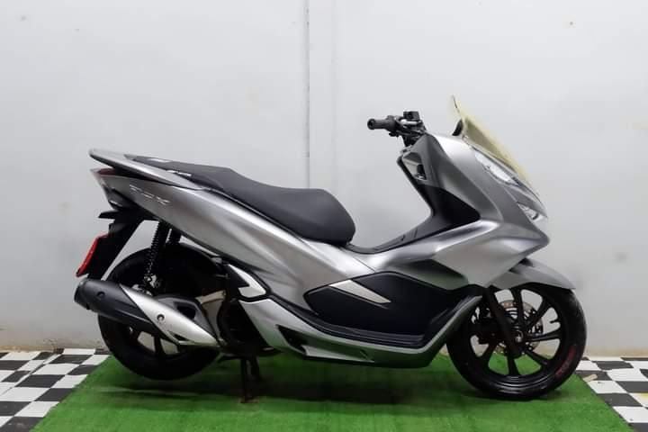 Honda pcx สีเทา 3