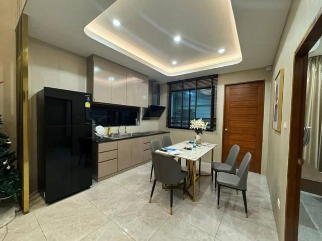 ให้เช่าโฮมออฟฟิศ 3 ชั้นครึ่ง หลังมุม 300 ตรม. 4 ห้องนอน โครงการ Diamond Ville ลาดพร้าว–วังหิน ซอย 4 ใกล้เลียบด่วน 7