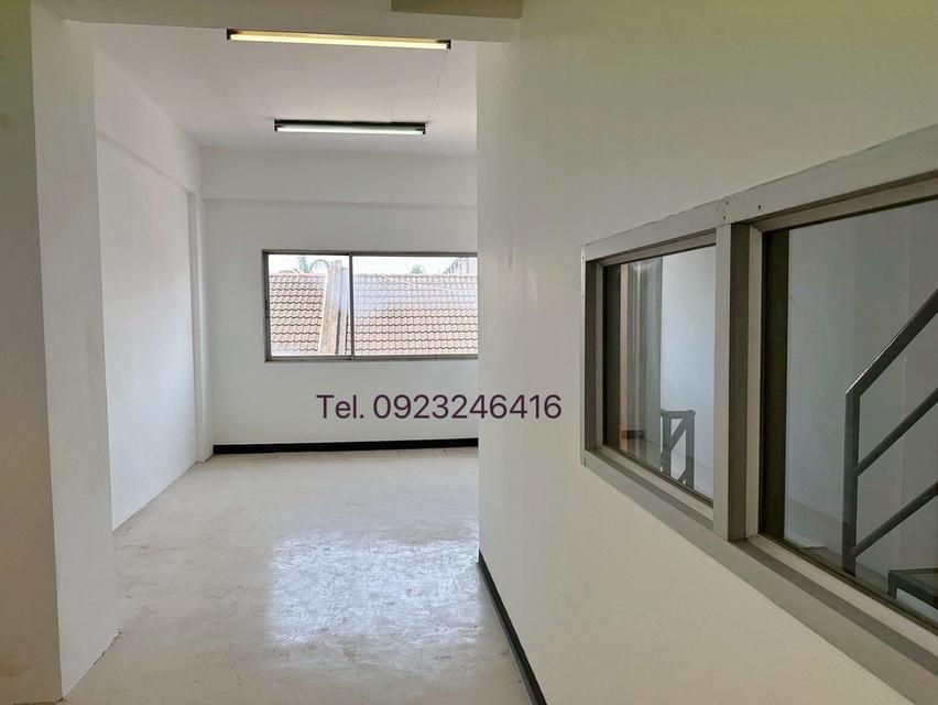 ขายด่วน!!! ตึกแถว 4 ชั้นครึ่ง ติดถนนบอนด์สตรีท เมืองทองธานี 6