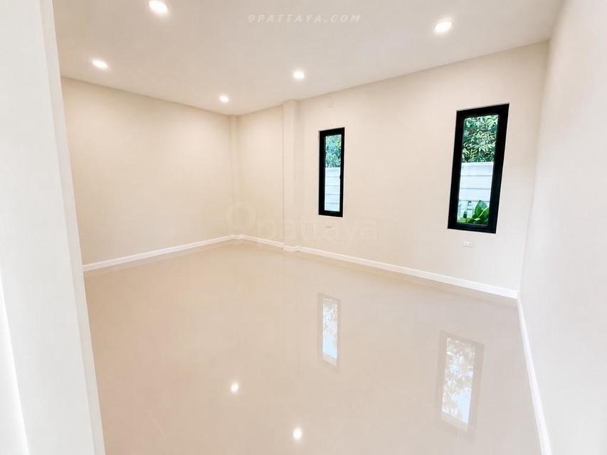 For Sale — Exclusive Luxury Pool Villa at Garden Villa 9, PattayaBrand-new luxury private pool villa for sale at Garden Villa 9, Pattaya. Designed 4