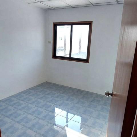 ขายบ้านห้วยกะปิเมืองชลบุรี ขายบ้านแฝด 2 ชั้น หมู่บ้านรุ่งอรุณเนื้อที่ 40 ตารางวา 3 ห้องนอน 2 ห้องน้ำ 4