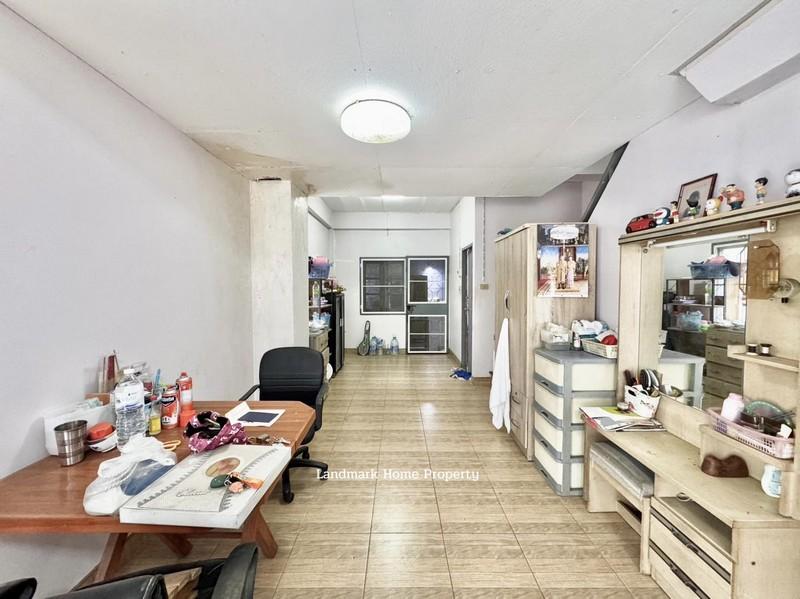 LM25-0154 ขายทาวน์เฮ้าส์ 2 ชั้น เต็มรัก วัดลาดปลาดุก หลังริมใน มีพื้นที่ข้าง พื้นที่ 25 ตรว 3 นอน 2 น้ำ ใกล้เซ็นทรัล เวส 3