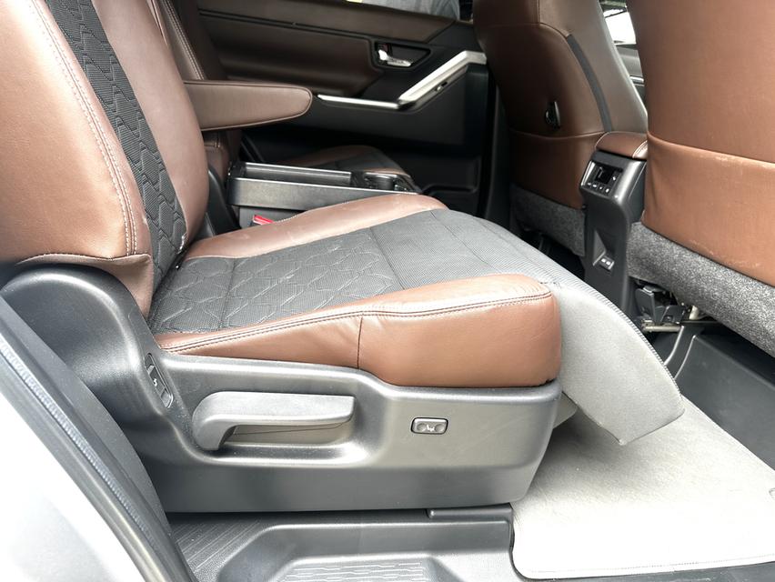 2023 TOYOTA INNOVA ZENIX 2.0 HEV PREMIUM ไมล์น้อย 14