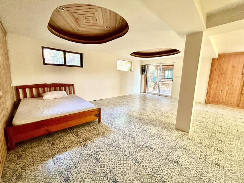 Boutique hotel and resort for sale at a very special price. Can be converted into a private residence, ready to move in, with stunning mountain views. 4