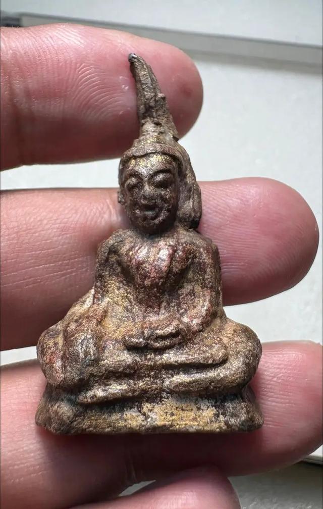 พระกรุเนื้อชิน 4