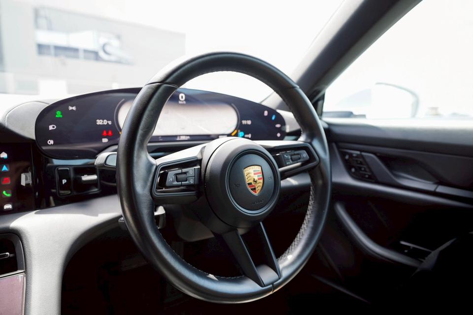 ขายรถ Porsche Taycan Base  6