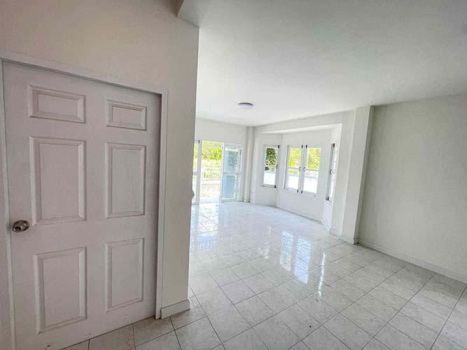 H-108 : บ้าน Renovate ใหม่ทั้งหลัง 50 ตร.วา ม.ฟลอร่าวิลล์ ถ.สุวินทวงศ์ 38 หนองจอก 8