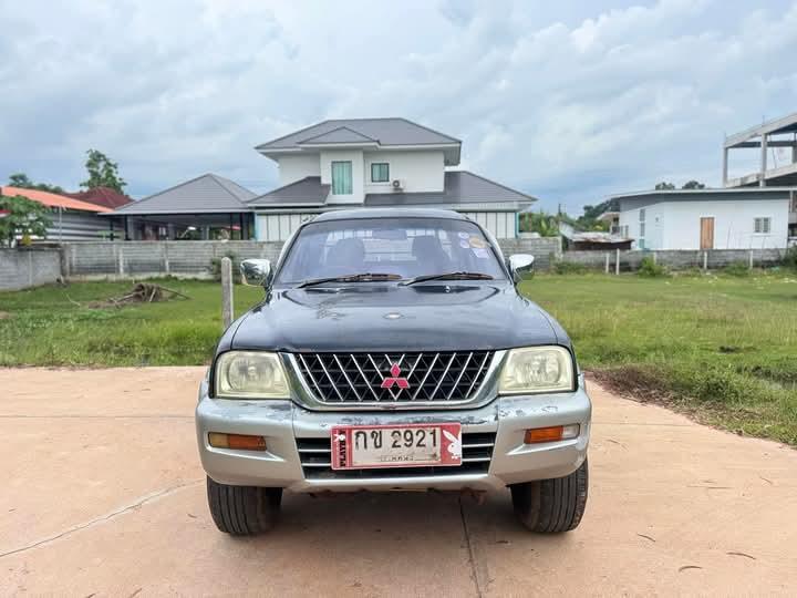 Mitsubishi Strada Grandis สีดำ 3