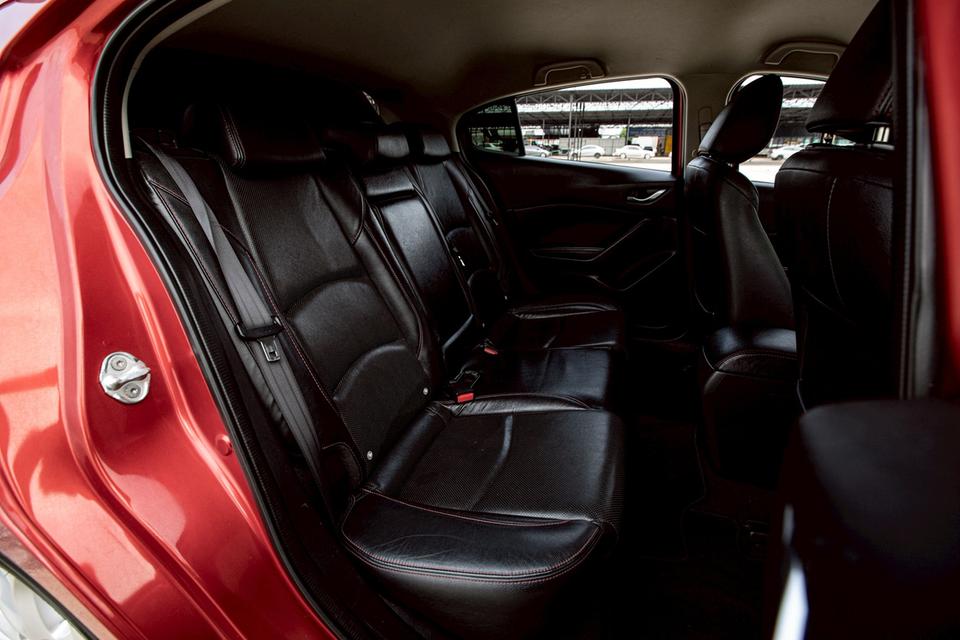 Mazda3 Skyactiv 2.0S Hatchback ปี 2015 สีแดง  14